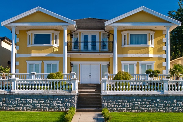 Фасад двухэтажного дома