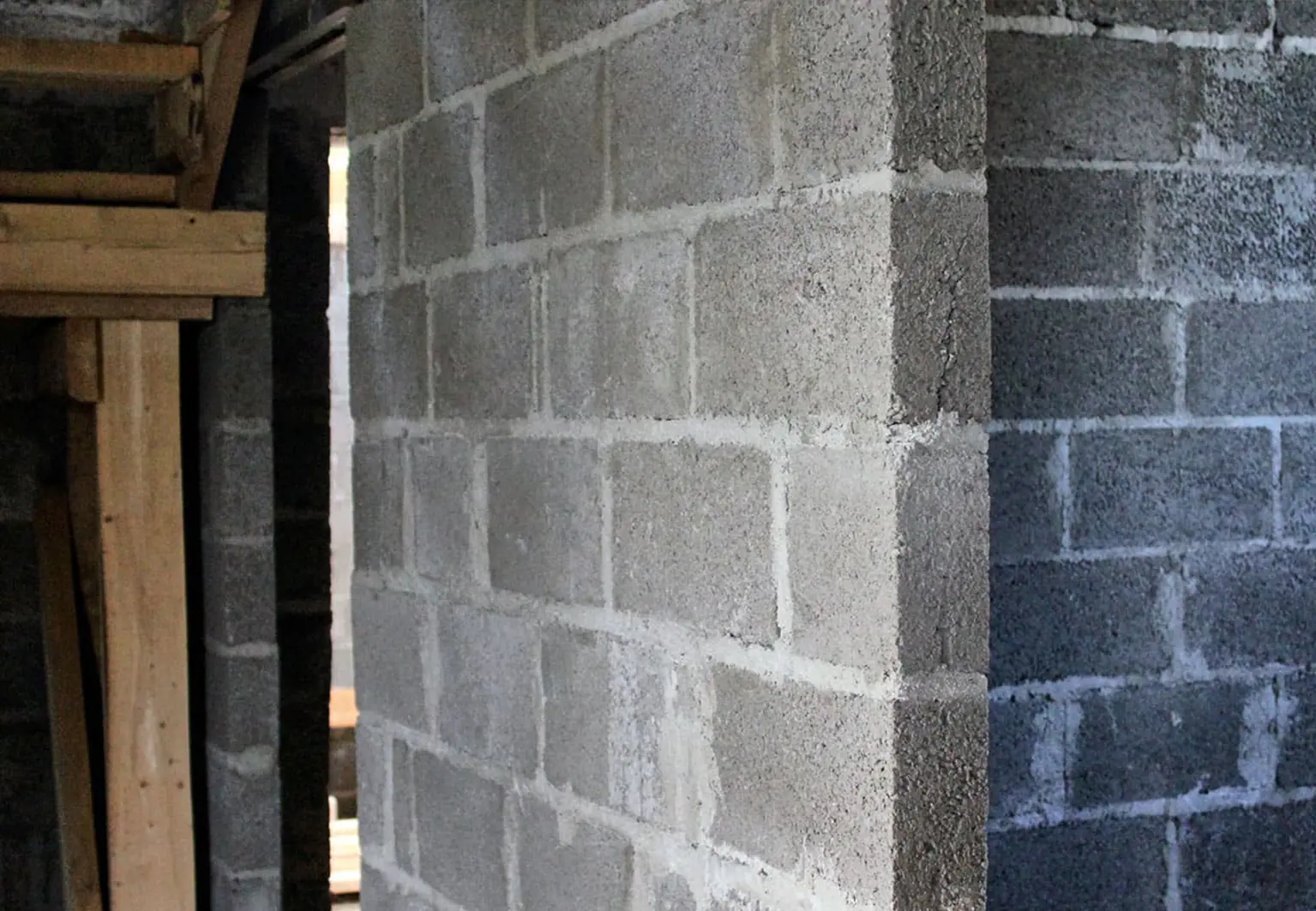 Керамзитобетонный блок в стеновых перегородках