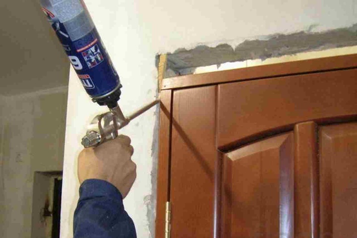 установка межкомнатной двери и отделка