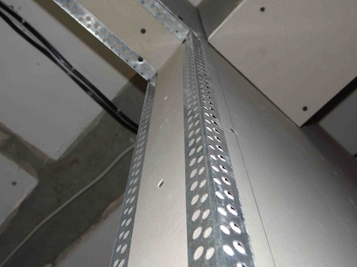 монтаж перфорированного уголка