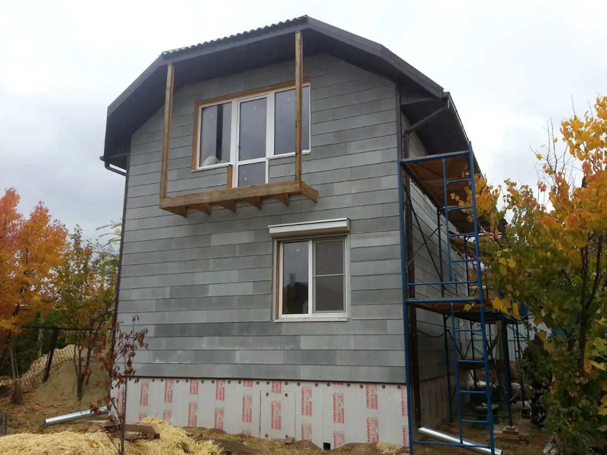 Фасад из плоского шифера