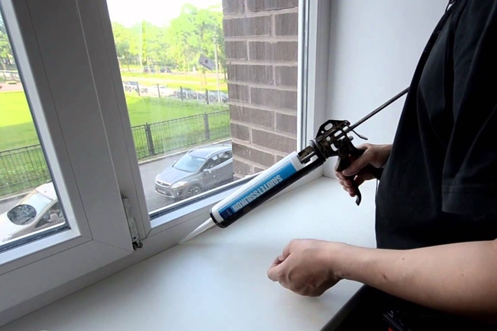 обработка окон герметиком