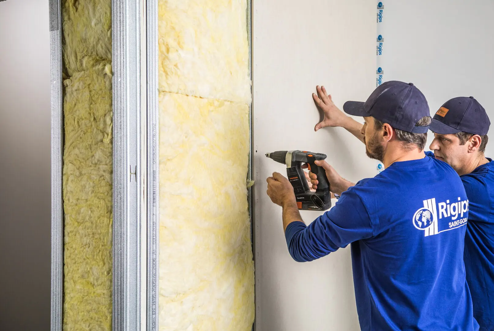 выравнивание стен гипсокартоном с каркасом