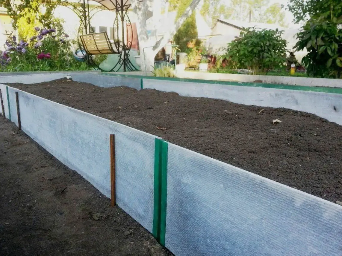 Плоский шифер для грядок