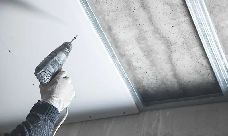 Крепим гипсокартон на потолок