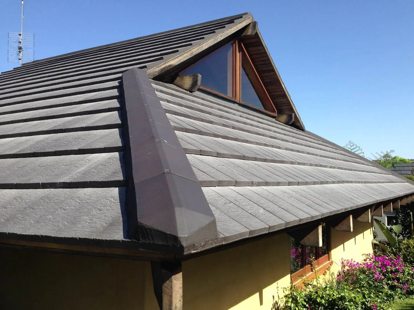 Крыша из плоского шифера