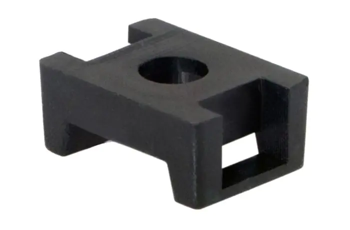 Площадка под хомуты 22,2x16 с отверстием черная 100 шт